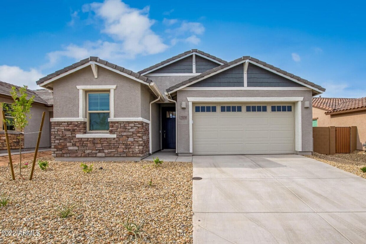 Foto principal - 19350 W Highland Ave