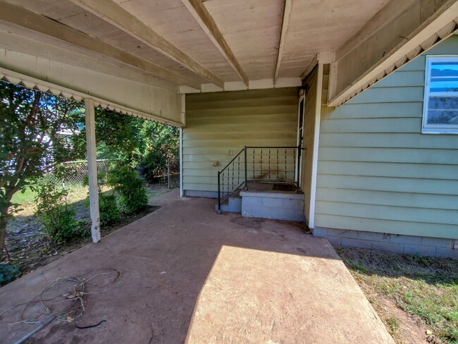 Building Photo - 2 Bedroom 1 Bath Home in Shawnee