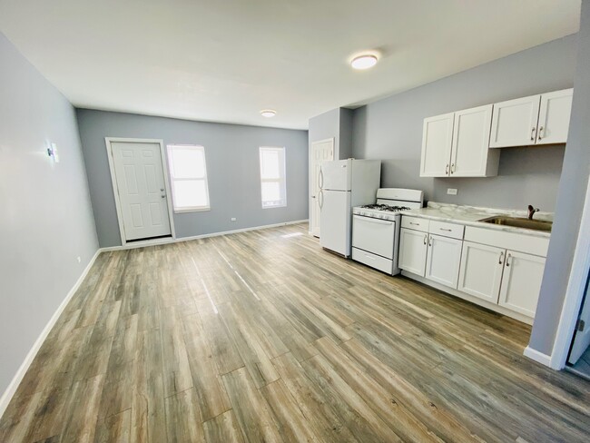 Building Photo - 4245 S Archer Ave