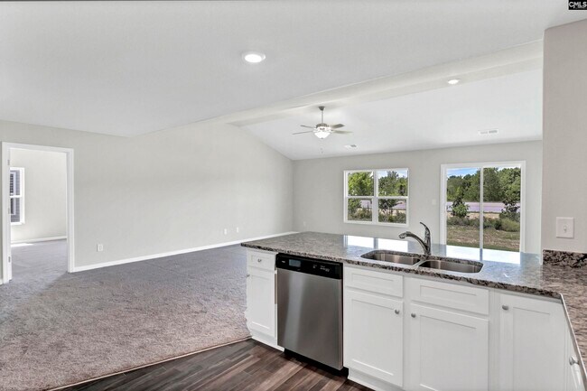 Foto del edificio - 807 Red Berry Ln