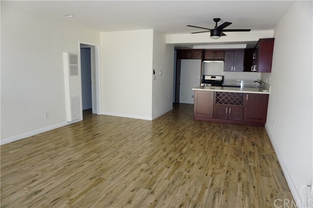 Foto del edificio - 6881 Homer St
