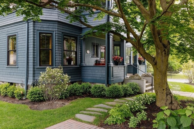 Building Photo - 21 Walnut St