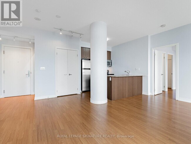 Building Photo - 5101 Dundas St W