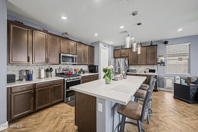 Foto del edificio - 17279 W Dahlia Dr