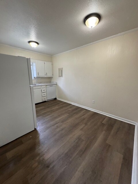 Building Photo - 705 W Washington Ave