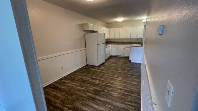 Kitchen/Dining area - 1437 32nd Ave