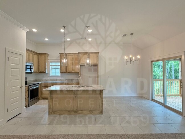 Building Photo - Single-Family Home- 2 Bed/ 2 Bath w/ Hobby...