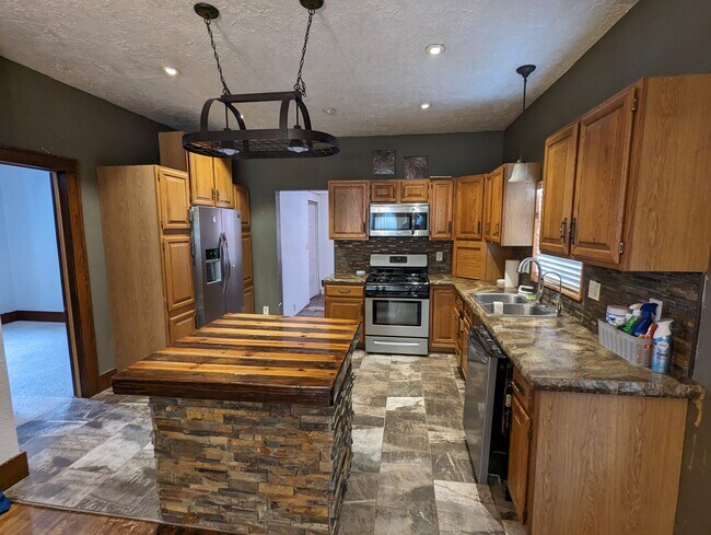 kitchen 2 - 2606 Jennings St