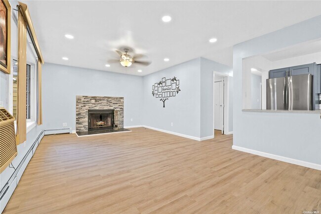 Building Photo - 166-14 144th Ave