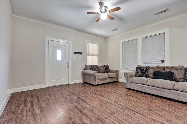 Building Photo - 4322 Avenue R 1/2