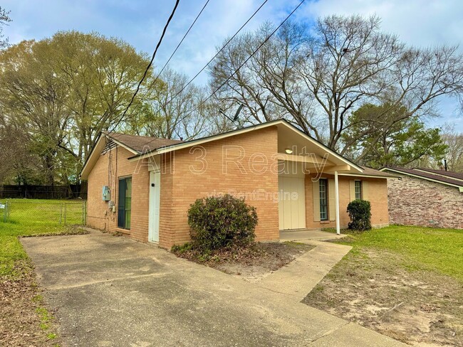 Building Photo - 523 Placid Dr