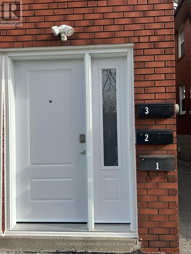 Building Photo - 13 Wesley St