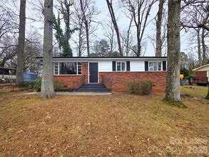 Building Photo - 1407 Sherwood Dr