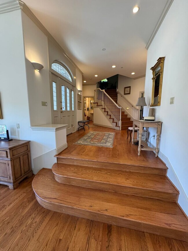 Foto del edificio - 4bd/4ba Kirkland House