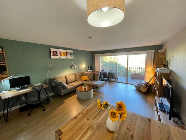 Sala de estar - 2315 Eastridge Ave
