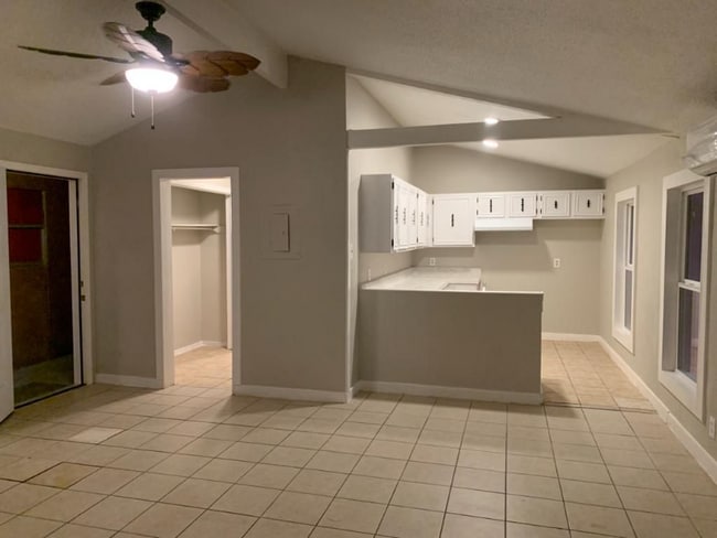 Building Photo - 109 E Venus Ln