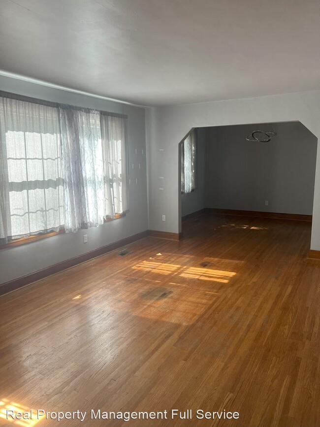 Building Photo - 3 br, 1 bath House - 1111 Riverwood Drive