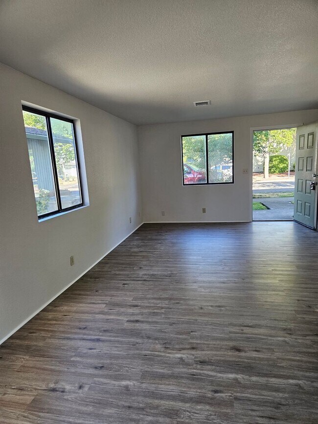 Foto del edificio - 605 SE 8th St