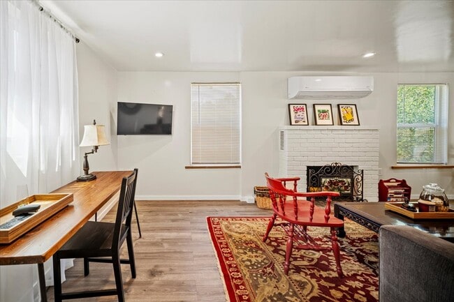 Foto del edificio - 273 W Carmel Valley Rd