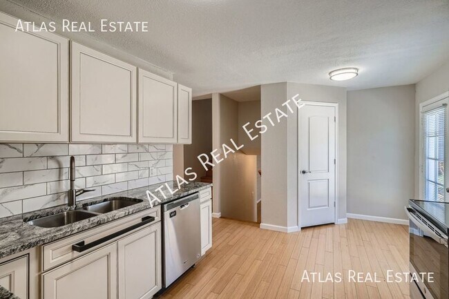 Building Photo - 4 bedroom home on a quiet cul-de-sac in ce...