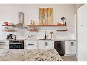 Building Photo - 718 N Washington Ave