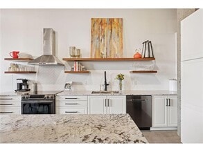 Building Photo - 718 N Washington Ave