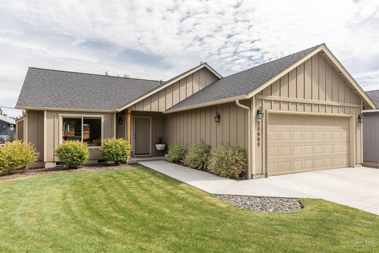 Foto principal - Single Level NE Bend Home