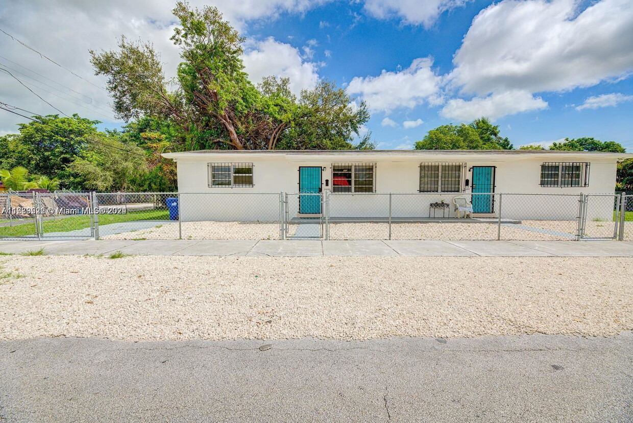 Foto principal - 9391 NW 5th Ave