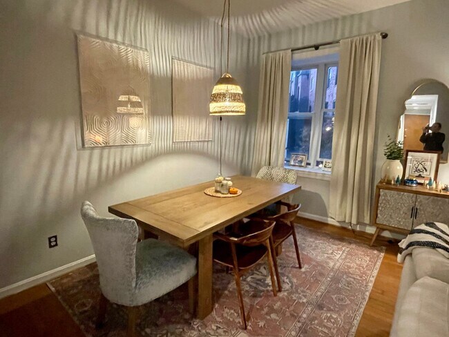 Foto del edificio - Beautiful Dupont 1Br w/ Historic Charm, 97 Walkscore!