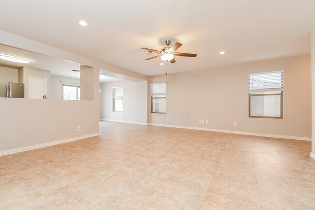 Building Photo - 8502 E Kiowa Ave