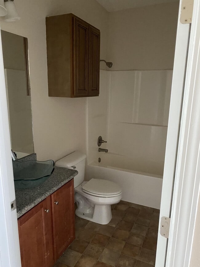 Building Photo - 3073 Longfellow Dr