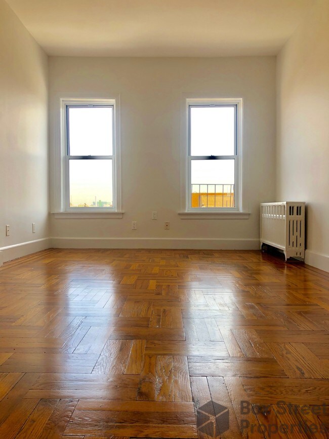 Foto del edificio - 931 Manhattan Ave
