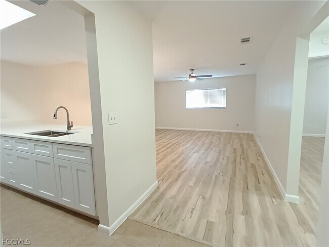 Building Photo - 630-636 SE 13th Pl