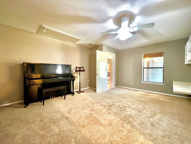 Building Photo - 1328 Kings Row