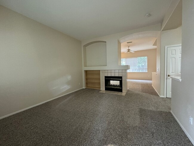 Building Photo - Roseville home available Nov 15th. -artifi...