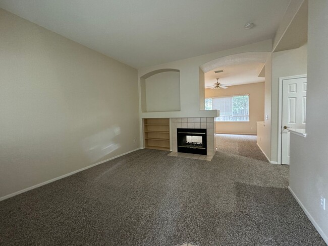 Building Photo - Roseville home with new carpet & paint!