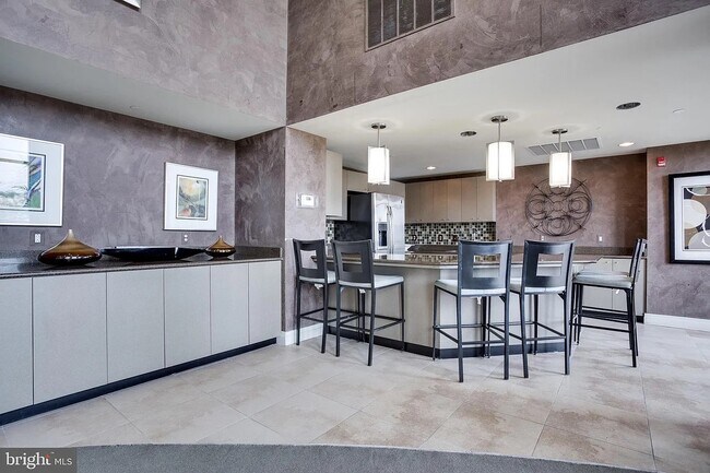 Building Photo - 2451 Midtown Ave