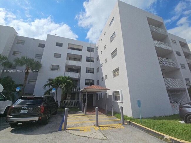 Foto del edificio - 8145 NW 7th St