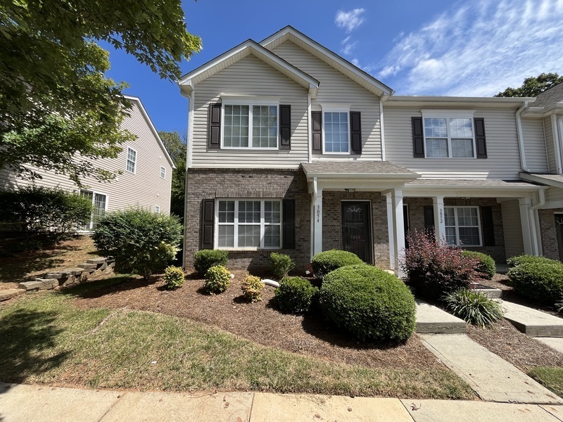Foto principal - 3054 Summerfield Ridge Ln