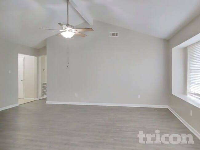 Foto del edificio - 23110 Newgate Dr