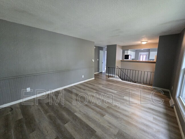 Foto del edificio - 1242 Edgewood Dr