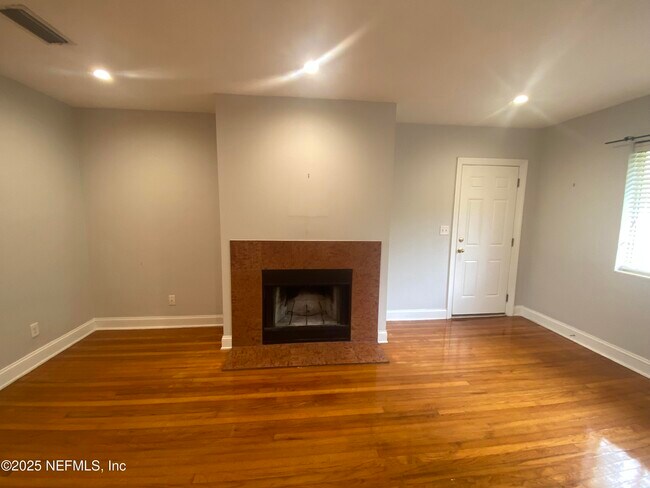 Foto del edificio - 2159 Riverside Ave