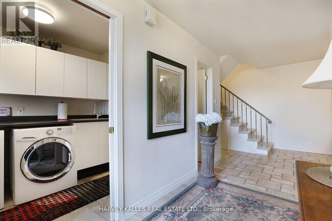 Photo du bâtiment - 18 La Rose Ave