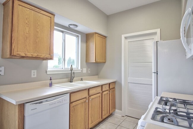 Foto del edificio - 14056 Danbury Dr