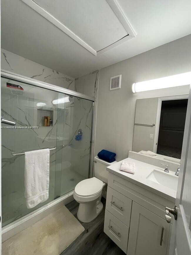 Foto del edificio - 301 Palm Cir E