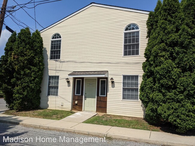 Building Photo - 2 br, 1.5 bath House - 915 Green Street