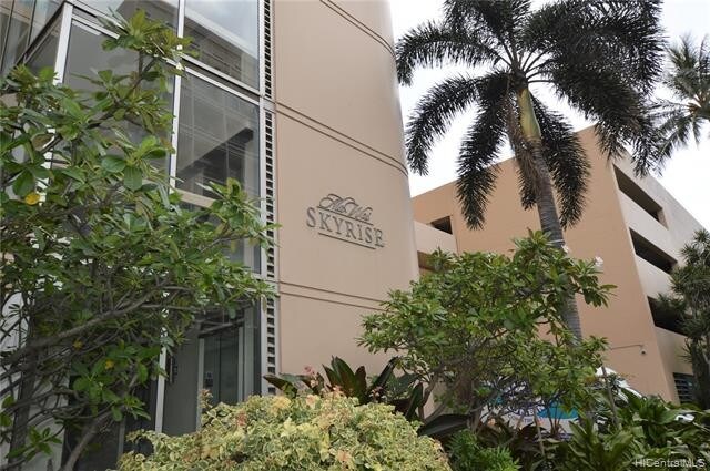 Foto del edificio - 555 University Ave