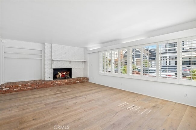 Building Photo - 121 Onyx Ave