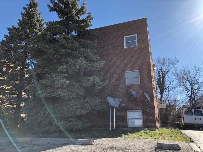 Building Photo - 3725 Dina Ave