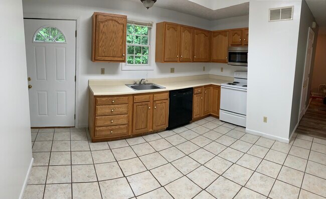 Kitchen - 840 Cayton St